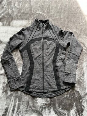 Lululemon Women's Define Jacket in Heathered Grey with Black Accents, Size 8